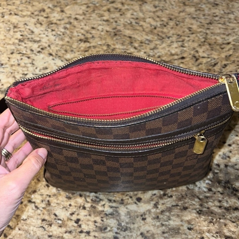 Rep. LV Crossbody - Picture 8 of 15